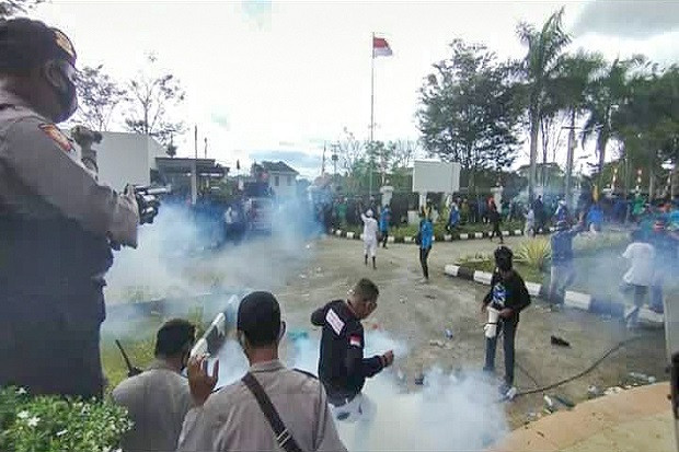 Demo Ratusan Mahasiswa...