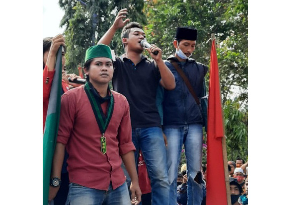 Ribuan Mahasiswa dan...