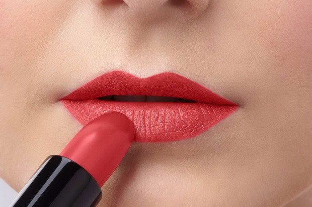 Lima Warna Lipstik yang...