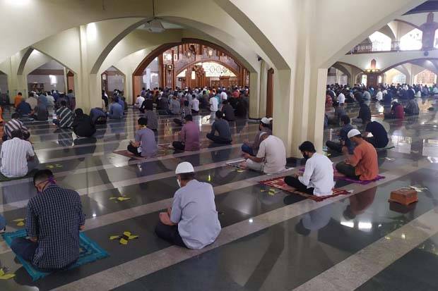 Tempat Ibadah di Jalan...