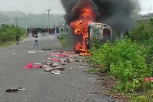 Mobil Dinas Dibakar...
