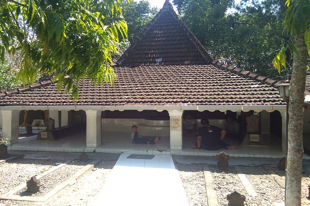 Jejak Bhatara Katong,...