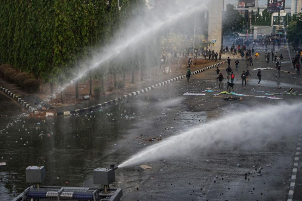 30 Demonstran yang Reaktif...