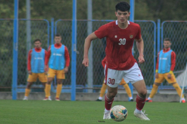 Debut Elkan Baggot di...