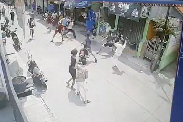 Tawuran Warga di Warakas...