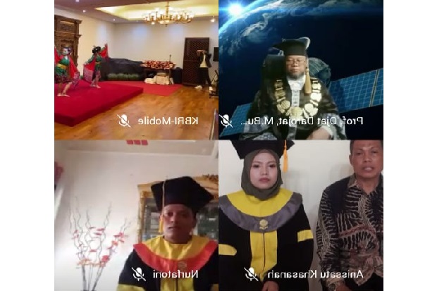 Salut, di Tengah Kesibukannya...