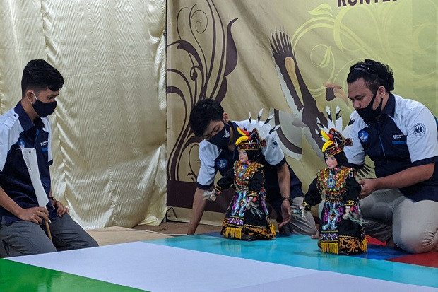 Robot Seni Tari UNY...
