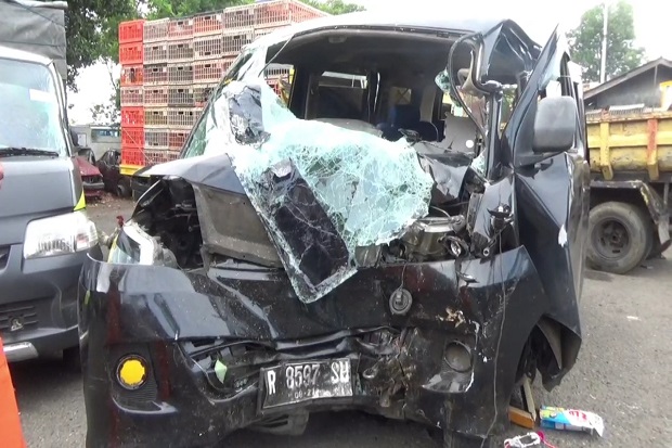 Laka Maut di Tol Jakarta-Cikampek,...