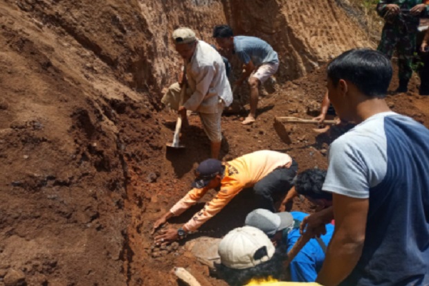 Longsor Terjang Kudus,...