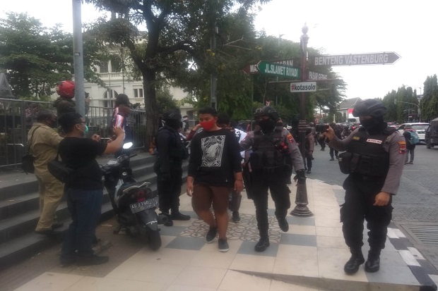 Hendak Menyusup, Anggota...