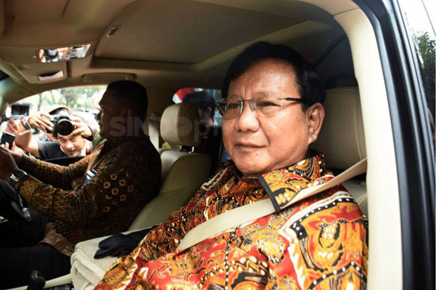 Terperangkap Kerumunan...