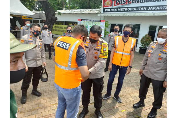 Kapolda Metro Jaya Bagikan...