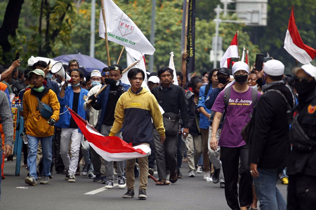 Massa FPI Bubar, Bocah...
