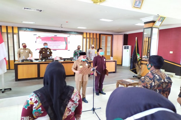 Bupati Agus Lantik Anggota...