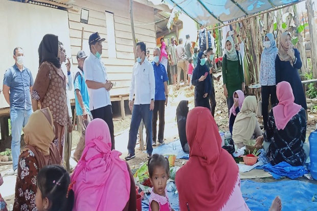 Dicegat Emak-emak Minta...