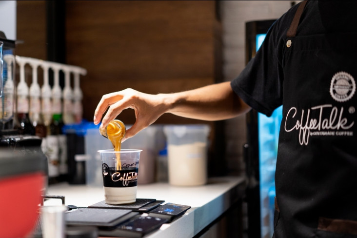 Pakai BCA Sakuku, Ngopi...
