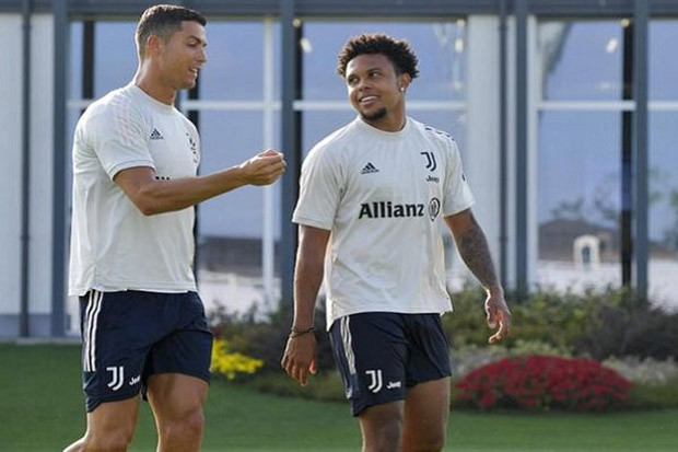 Ronaldo Pulang ke Turin,...