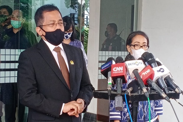 DPR Resmi Serahkan UU...