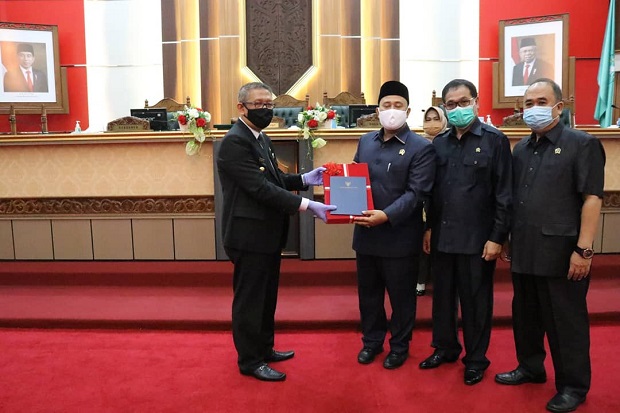 Gubernur Kalimantan...