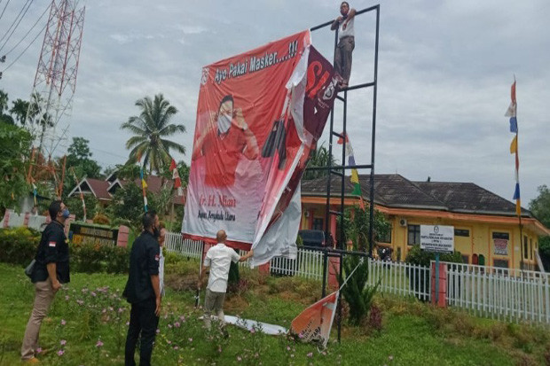 Baliho Milik Paslon...