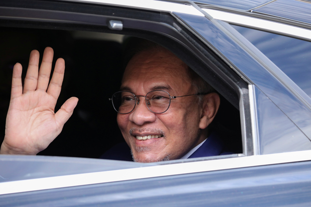 Kisruh Politik di Malaysia,...