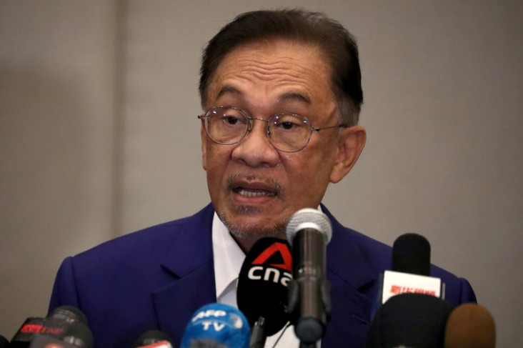 Raja Malaysia Tunda...