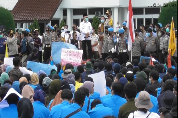 Temui Peserta Aksi Damai,...