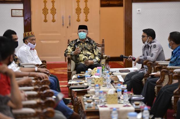 Plt Gubernur Pimpin...