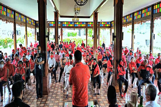 Olly: Solid Bergerak,...
