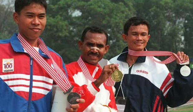 Mengenang Eduardus Nabunome,...