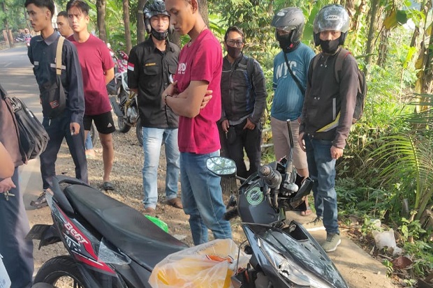 Dua Sepeda Motor Tabrakan...