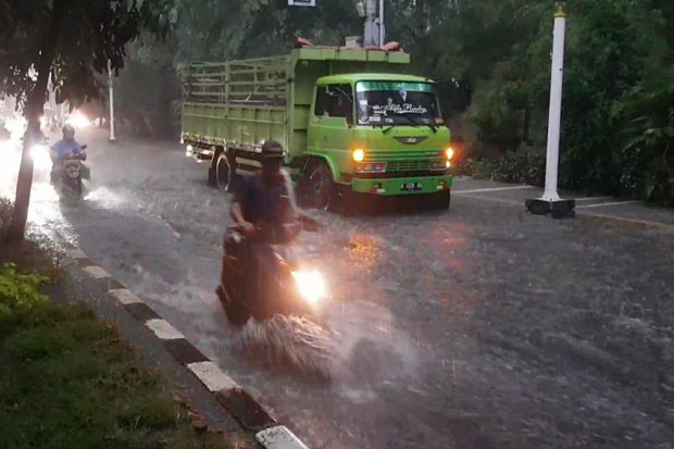 Hujan Deras, Jalan Ahmad...