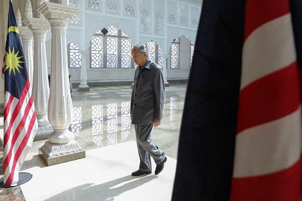 Mahathir Ragukan Klaim...