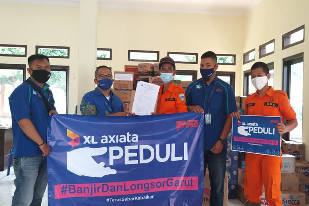 Terdampak Longsor, XL...