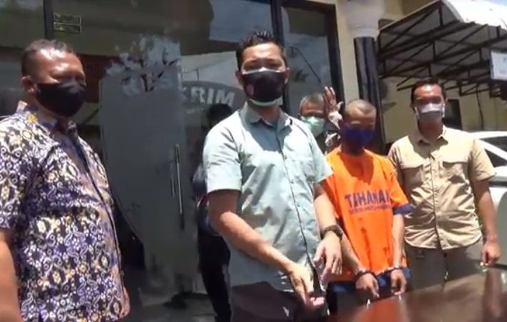 Ingin Belajar Reog Siswi...