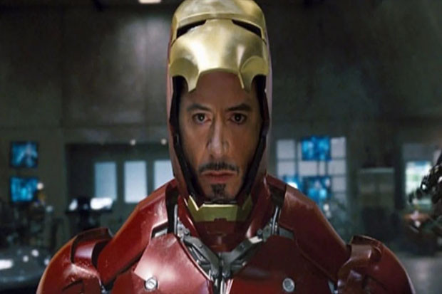 Pakai Topeng Iron Man,...