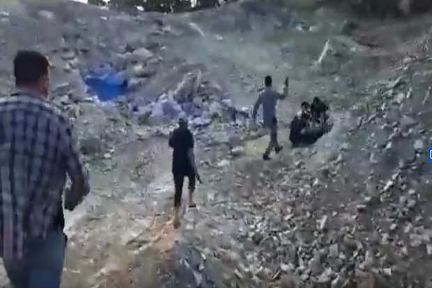 Lari dari Kejaran Polisi,...