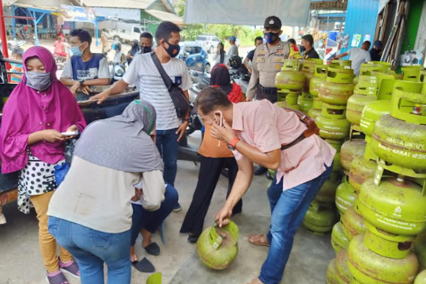 Pertamina Tambah Pasokan...