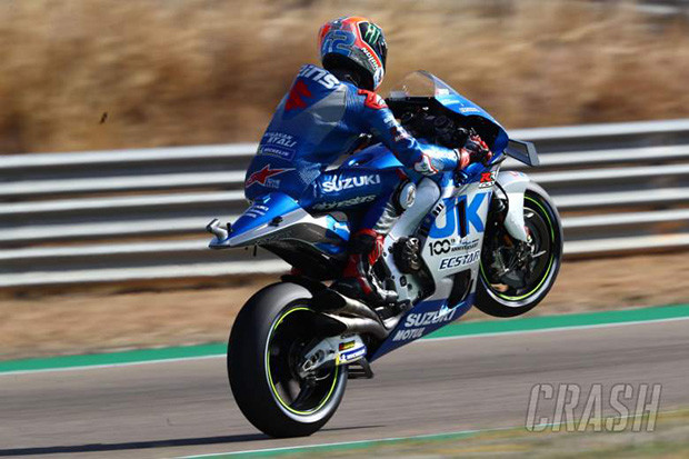 Juara! Alex Rins Ukir...