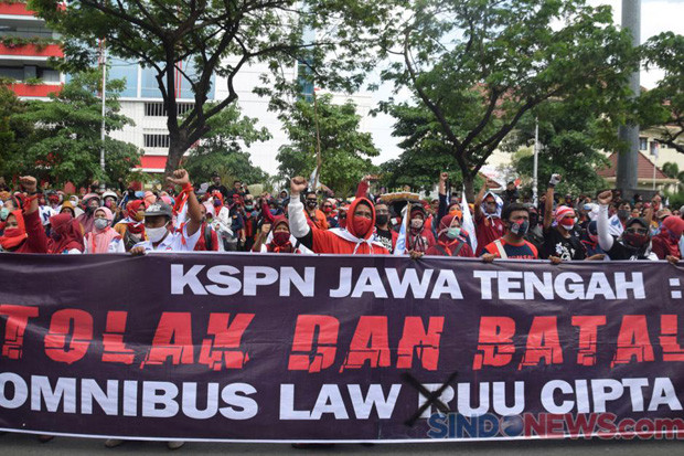 11 Buruh Demo Tolak...