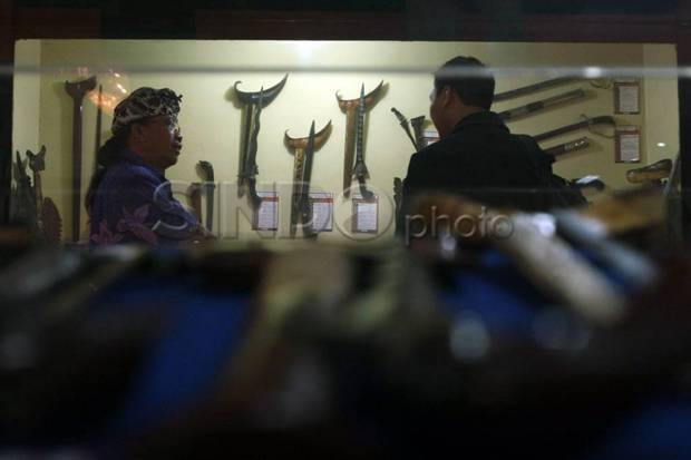 Ratusan Benda Pusaka...