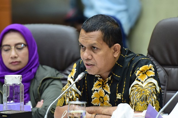 Publik Ingin Stop PSBB,...