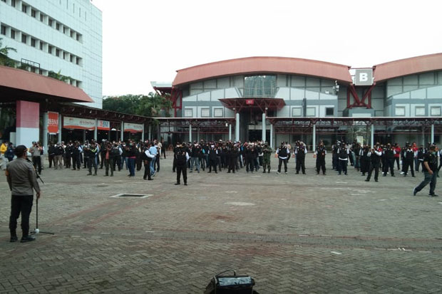Lindungi Masyarakat...