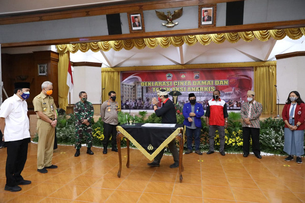Warga Jateng Deklarasi...