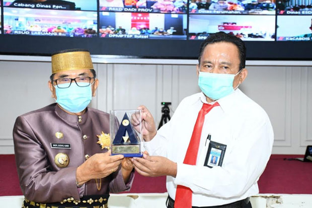Kota Palopo Terima Penghargaan...