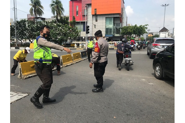 Jalan Gajah Mada Diblokade...