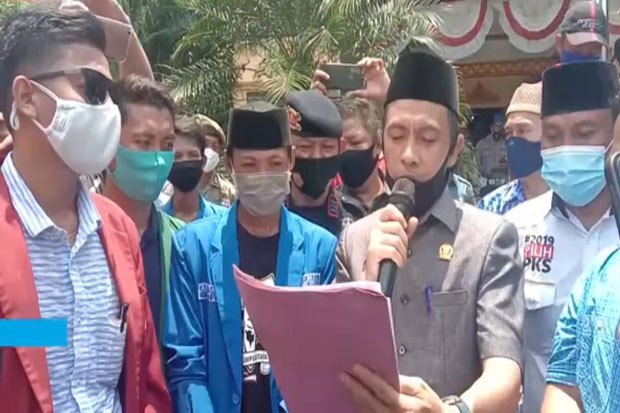 Didesak Mahasiswa, DPRD...