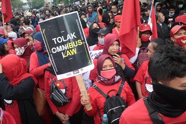 Aksi Demo UU Cipta Kerja...