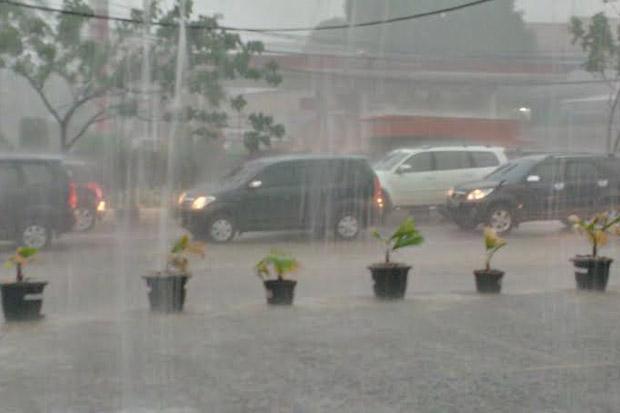 Jakarta Diguyur Hujan...