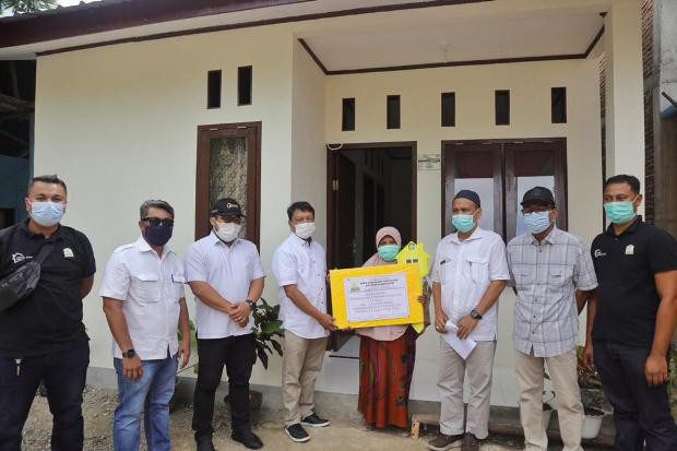 Pemerintah Aceh Serahkan...